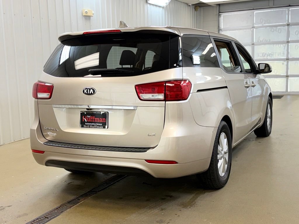 Used 2017 Kia Sedona LX FWD image 5