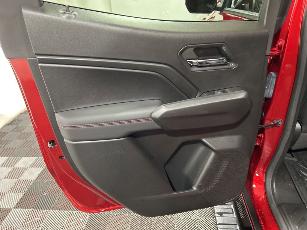 Used 2024 Chevrolet Colorado Z71 w/ Z71 Convenience Package 2 image 19