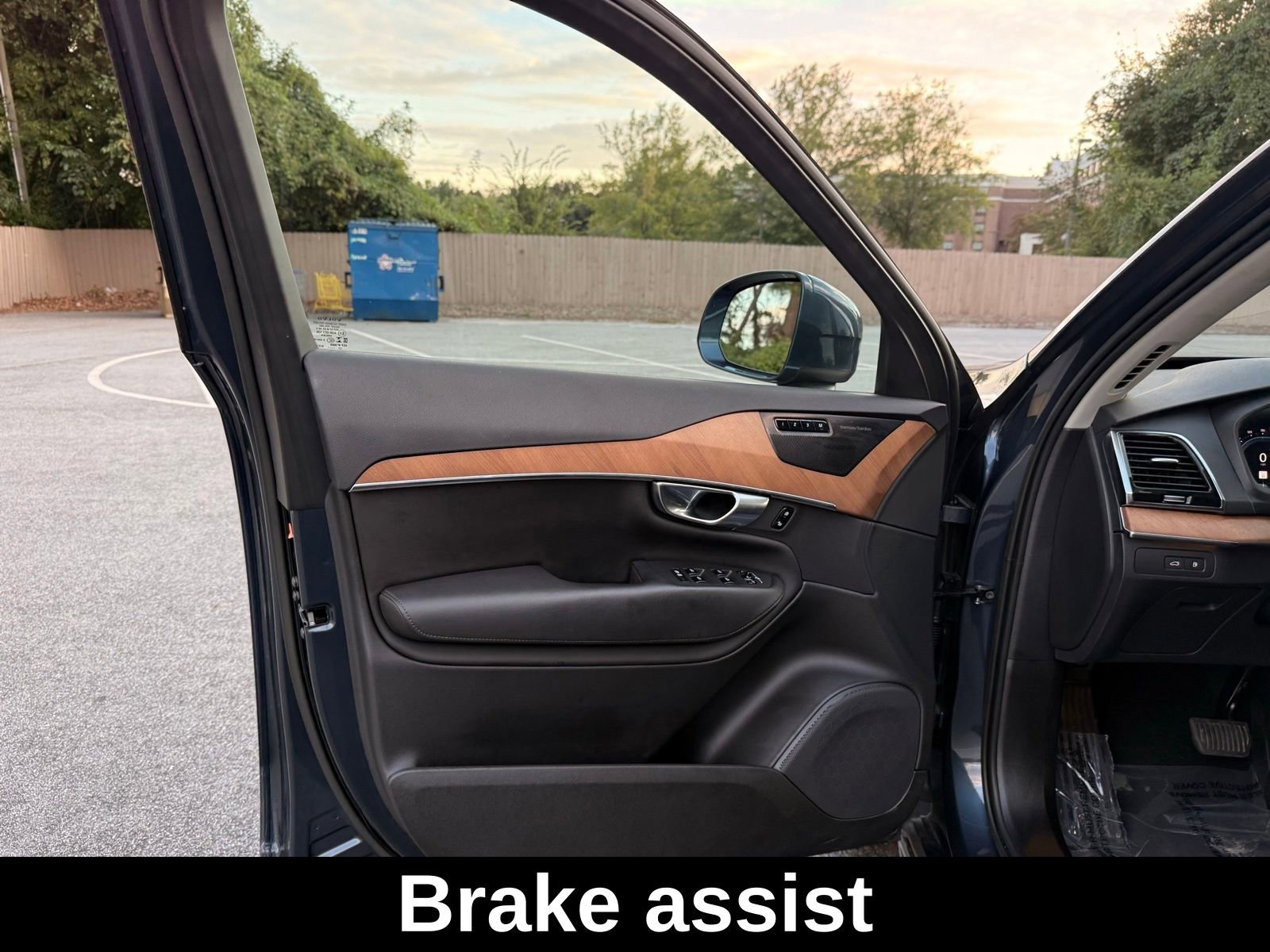 Used 2023 Volvo XC90 T8 Plus image 12