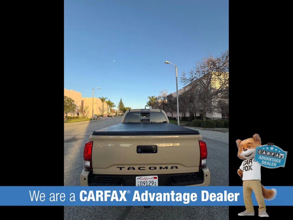 Used 2017 Toyota Tacoma TRD Off-Road w/ Premium & Technology Package image 12