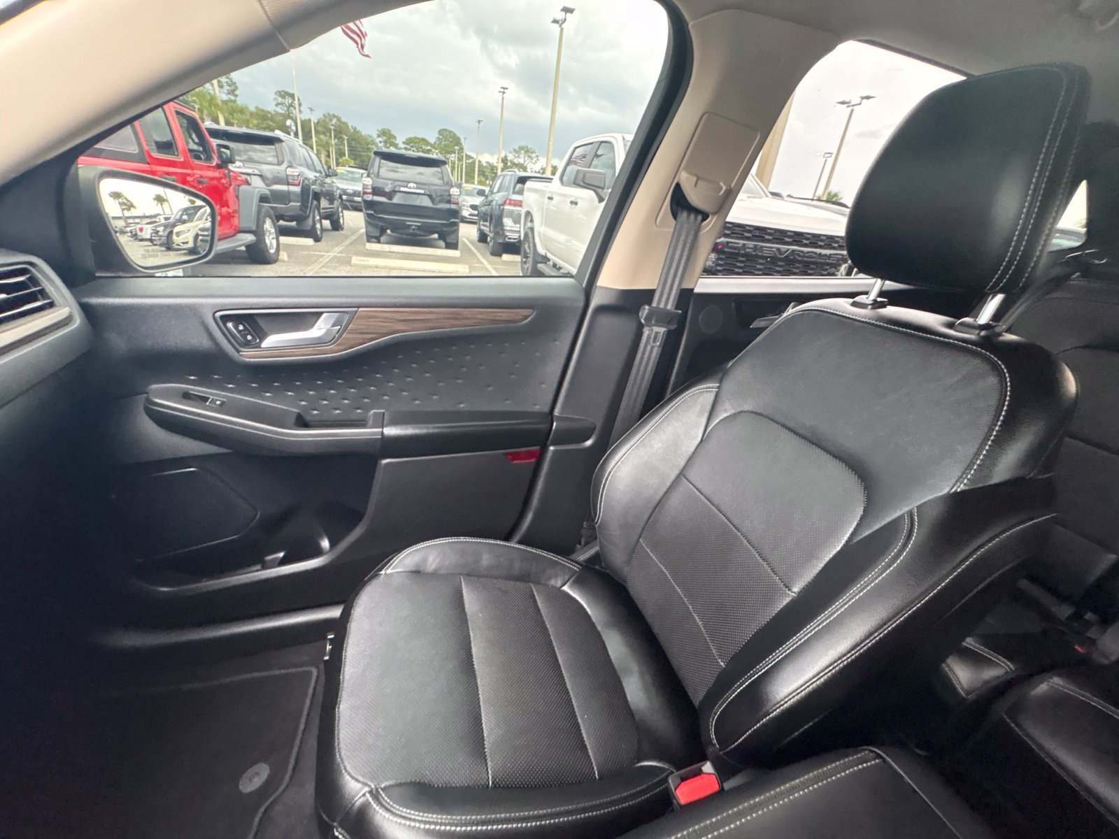 Used 2020 Ford Escape Titanium FWD image 37