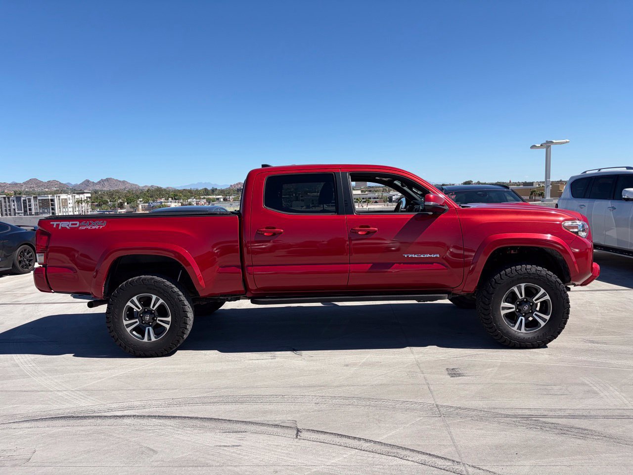 Used 2017 Toyota Tacoma TRD Sport w/ Premium & Technology Package AWD/4WD image 3