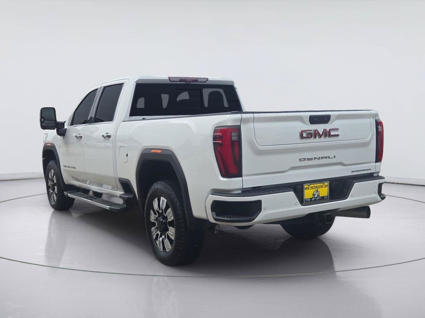 Used 2024 GMC Sierra 2500 Denali w/ Denali Reserve Package AWD/4WD image 3