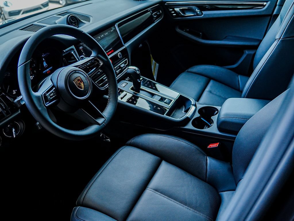 New 2026 Porsche Macan AWD/4WD image 4