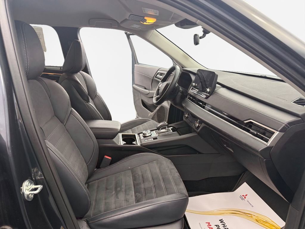 Used 2024 Mitsubishi Outlander SE AWD/4WD image 25
