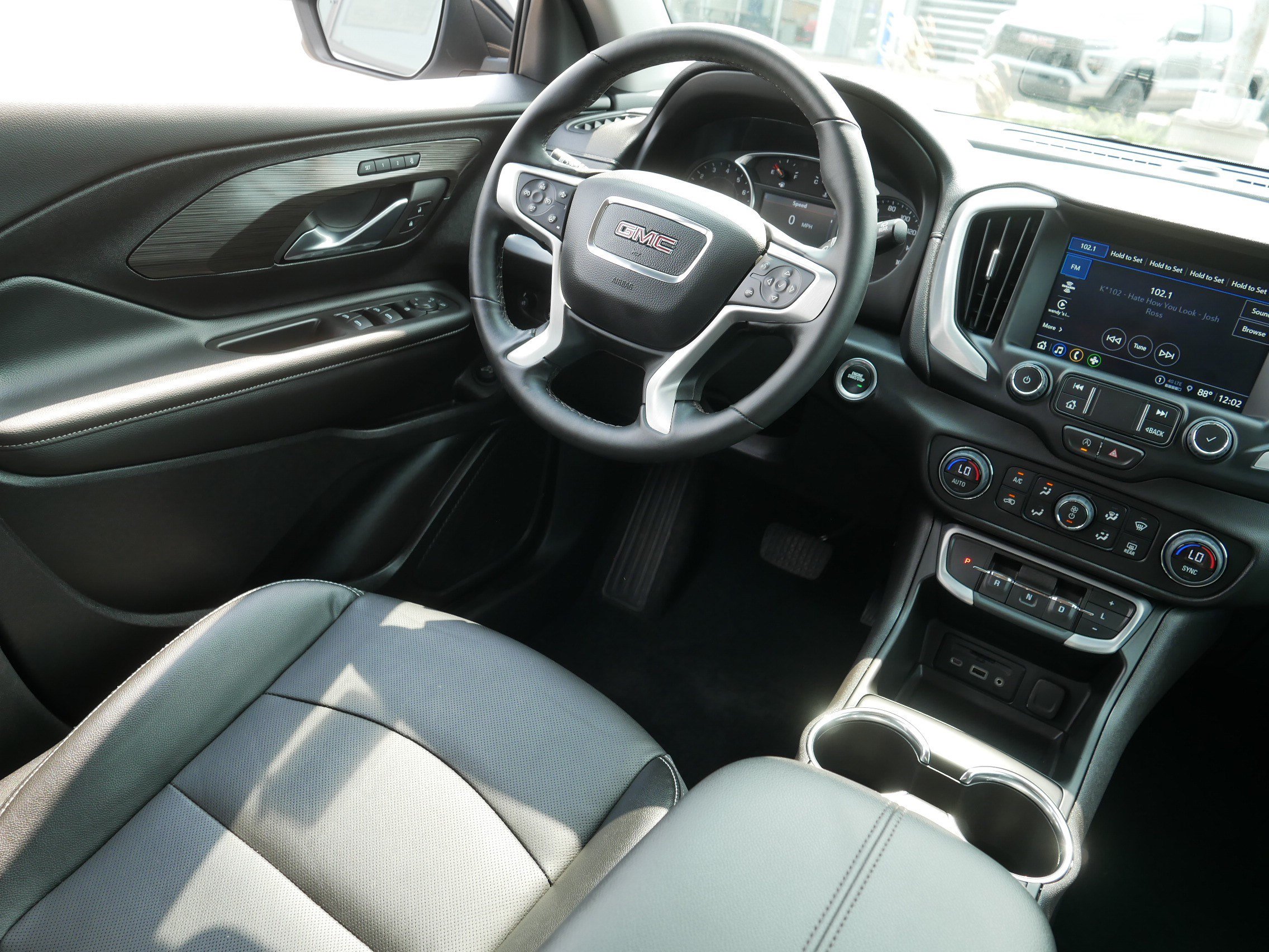 Used 2024 GMC Terrain SLT w/ Elevation Edition AWD/4WD image 9