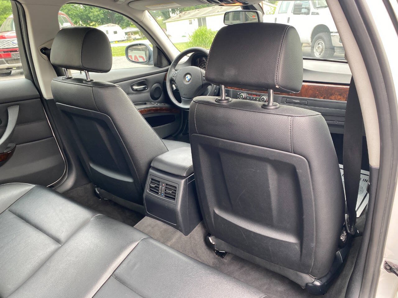 Used 2011 BMW 328i xDrive Sedan w/ Premium Pkg 2 AWD/4WD image 26