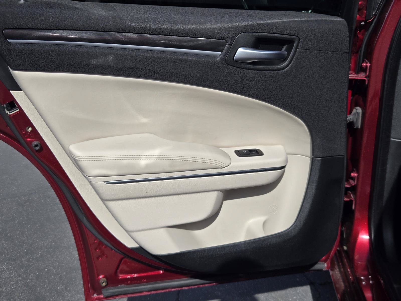 Used 2017 Chrysler 300 Limited RWD image 25