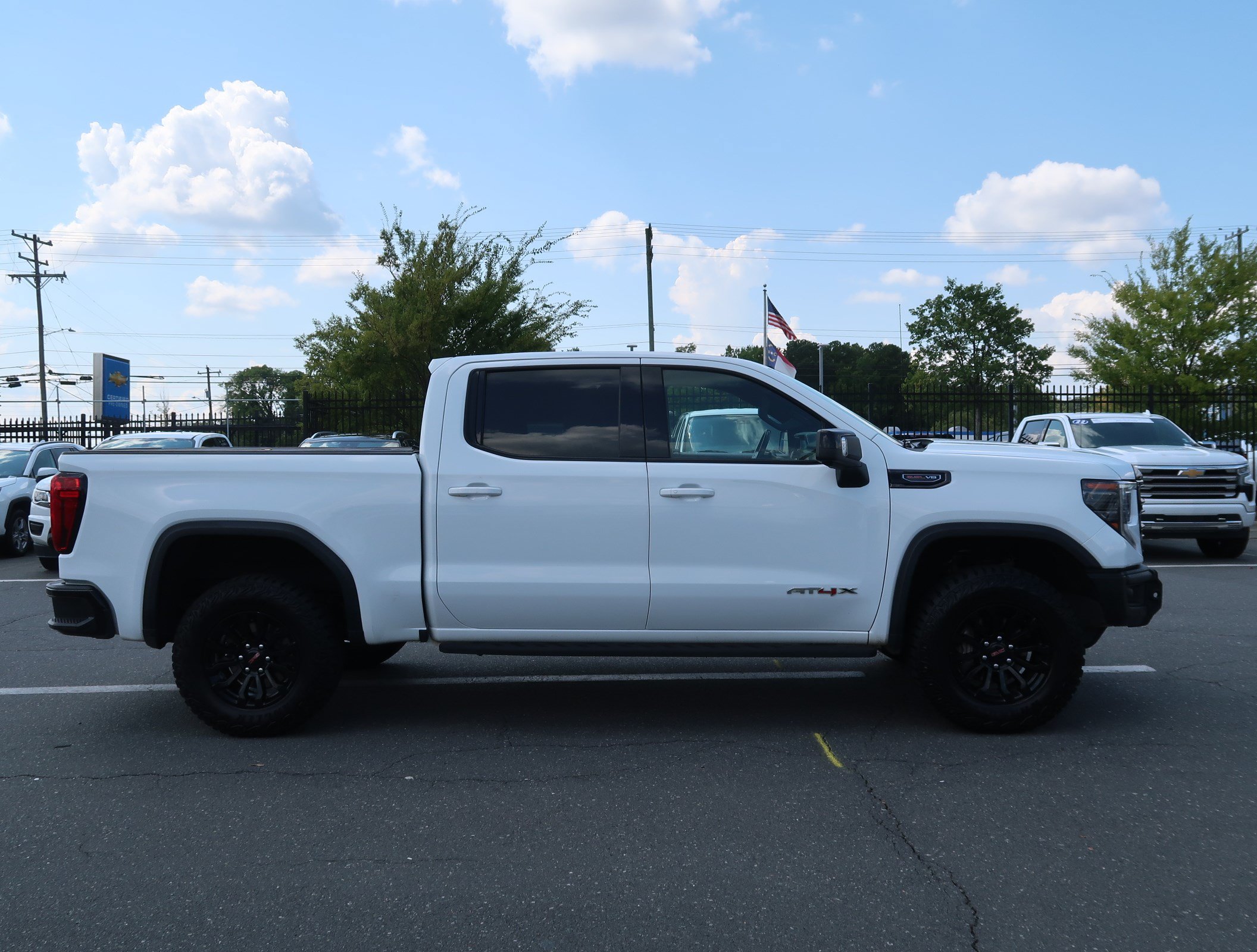 Used 2023 GMC Sierra 1500 AT4X AWD/4WD image 11