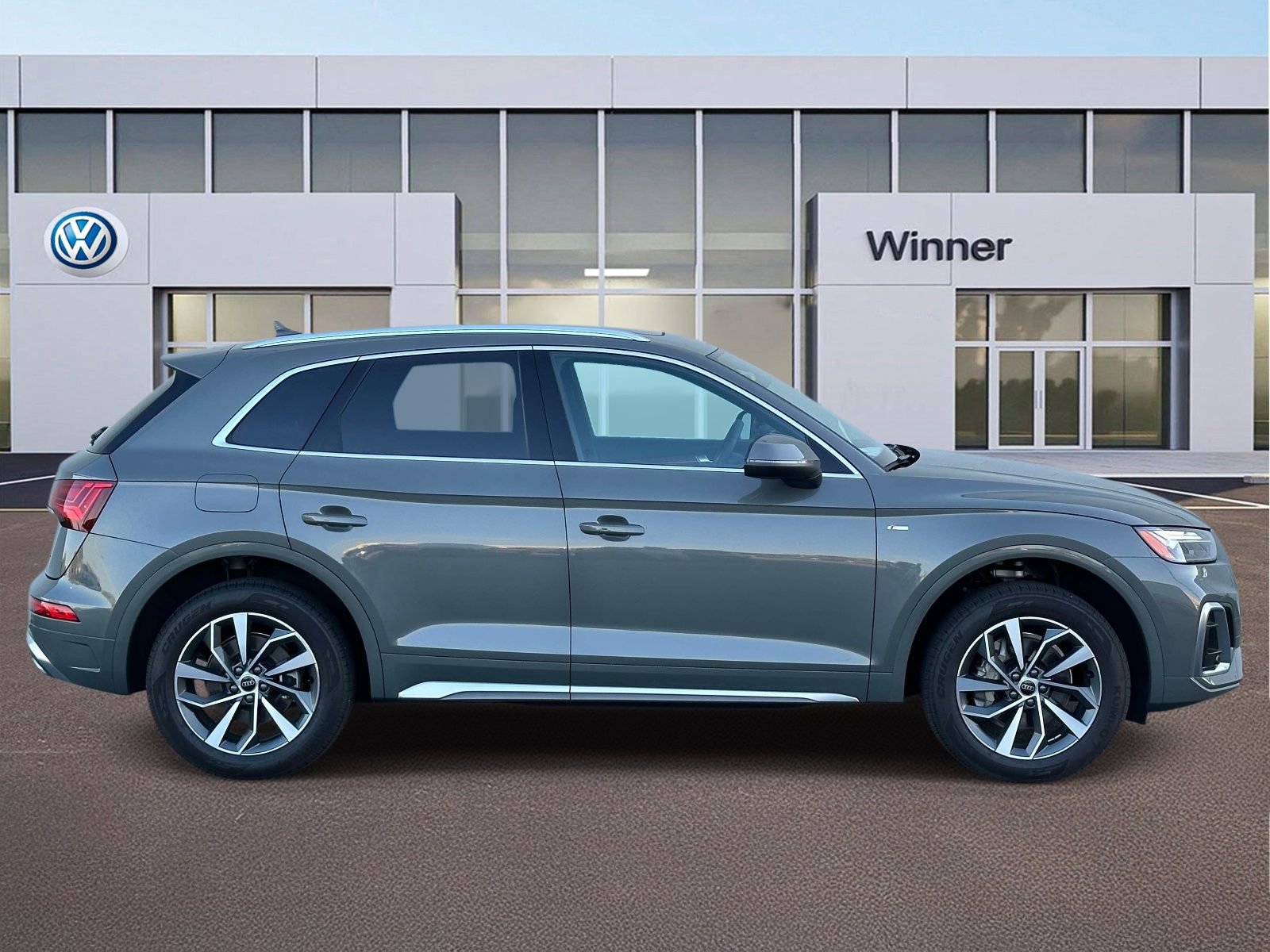 Used 2023 Audi Q5 2.0T Premium w/ Convenience Package image 6