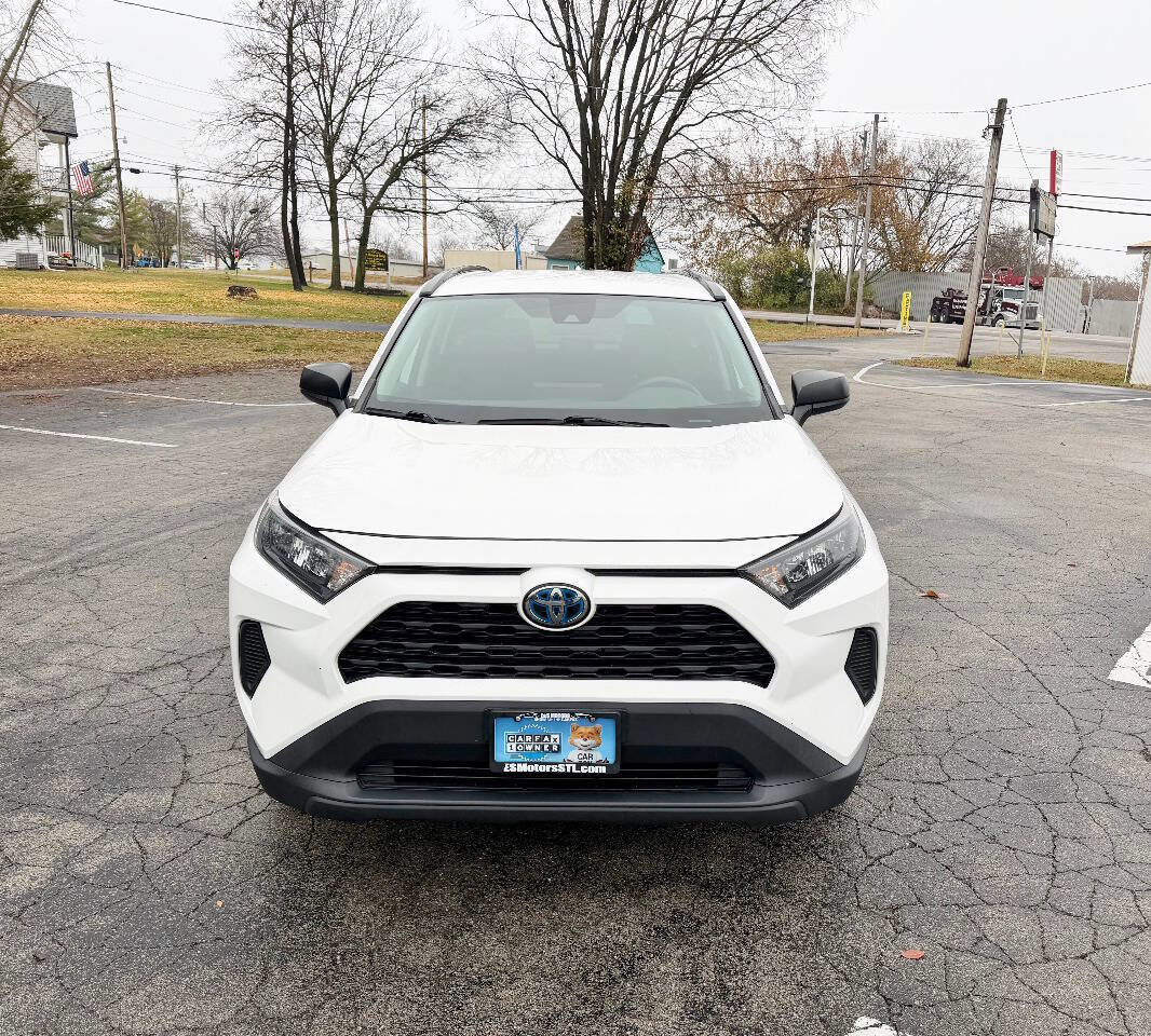 Used 2021 Toyota RAV4 LE image 2