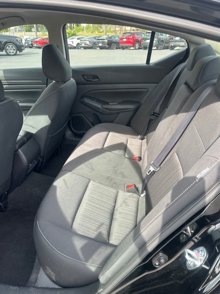 Used 2025 Nissan Altima 2.5 SV image 12