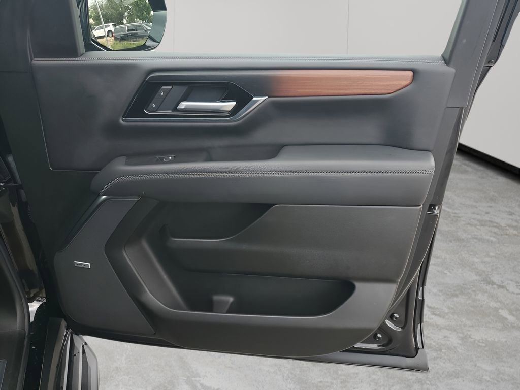 Used 2025 GMC Yukon Denali image 13