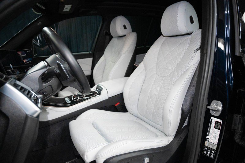 Used 2024 BMW X5 xDrive40i w/ M Sport Package AWD/4WD image 12