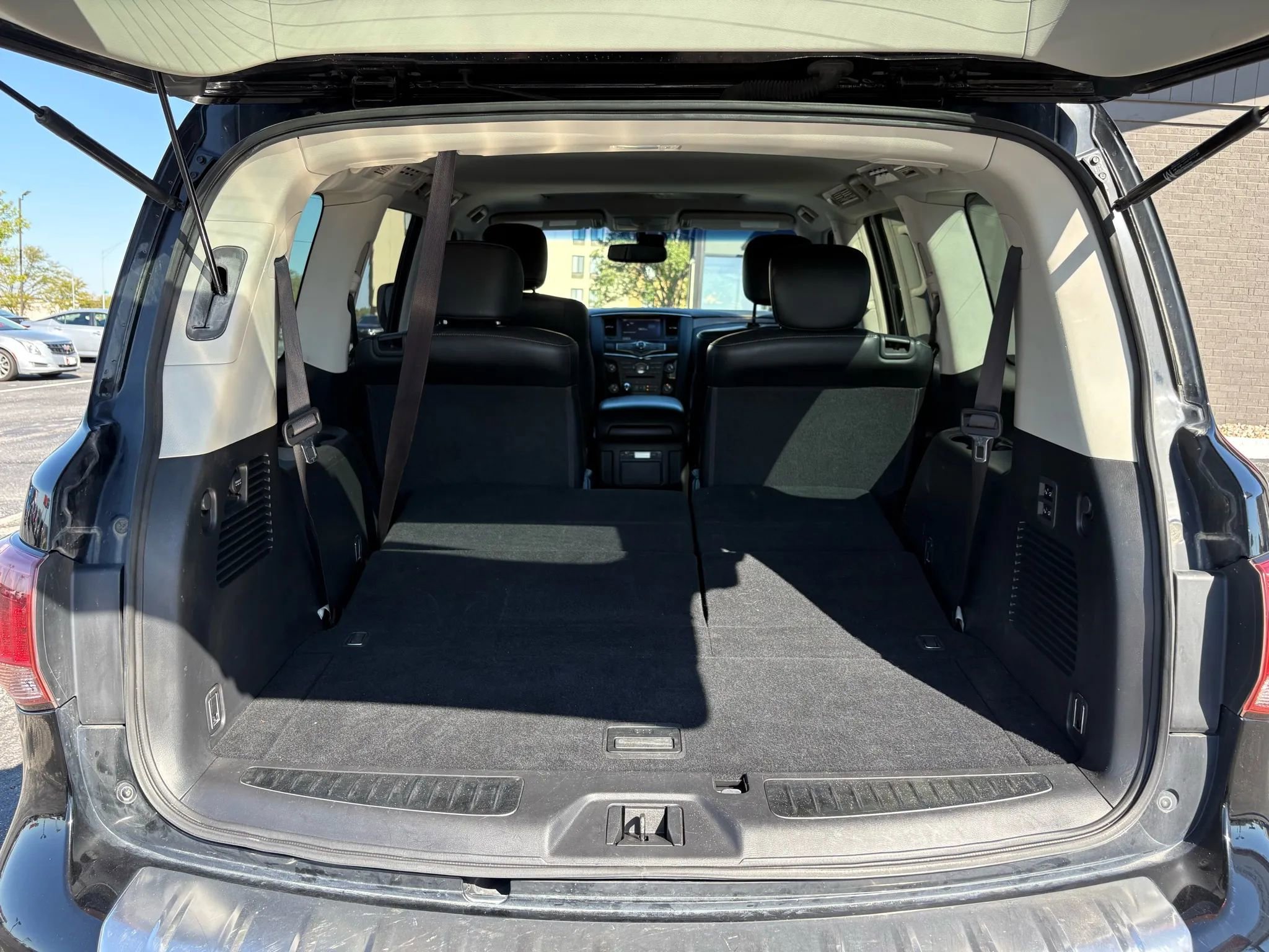 Used 2017 INFINITI QX80 4WD image 12