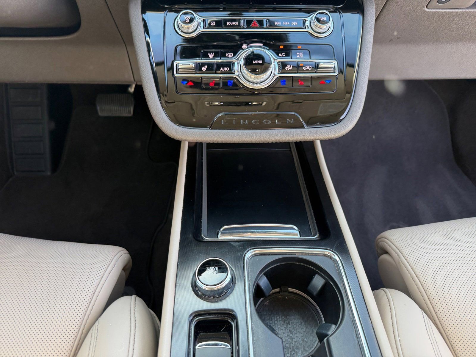 Certified 2022 Lincoln Corsair Reserve w/ Equipment Group 201A image 11