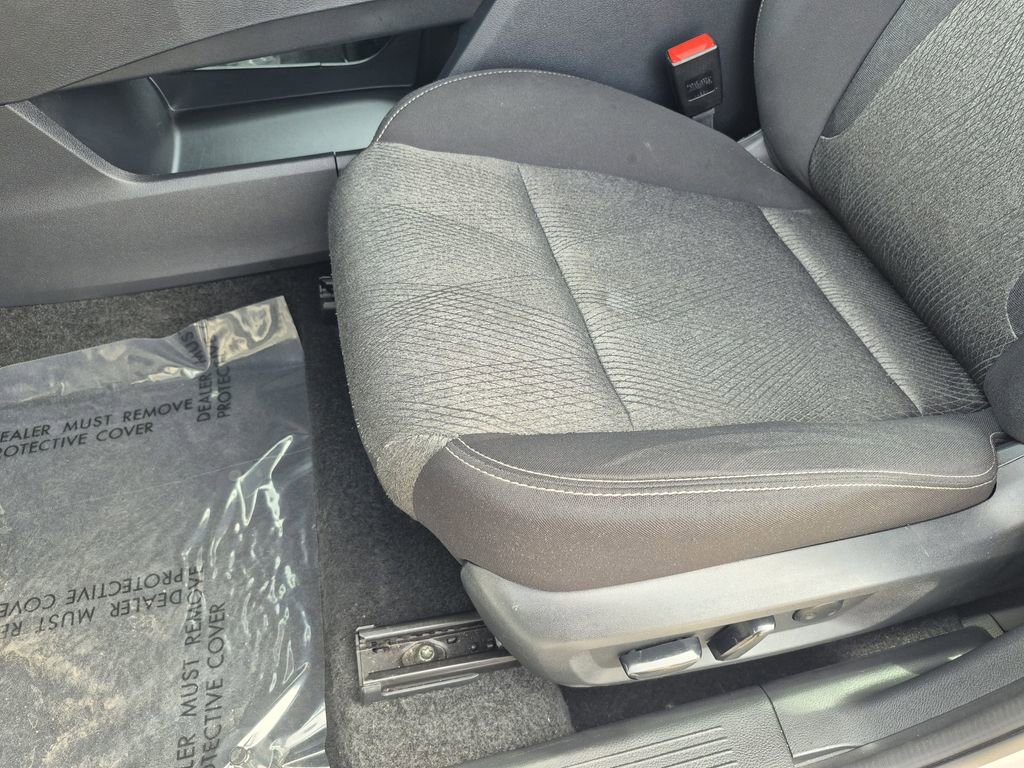 Used 2025 Nissan Rogue SV AWD/4WD image 12