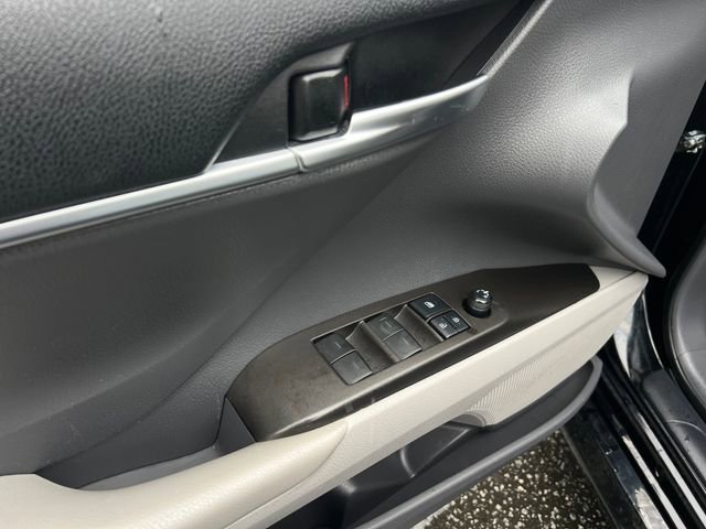 Used 2021 Toyota Camry LE image 11