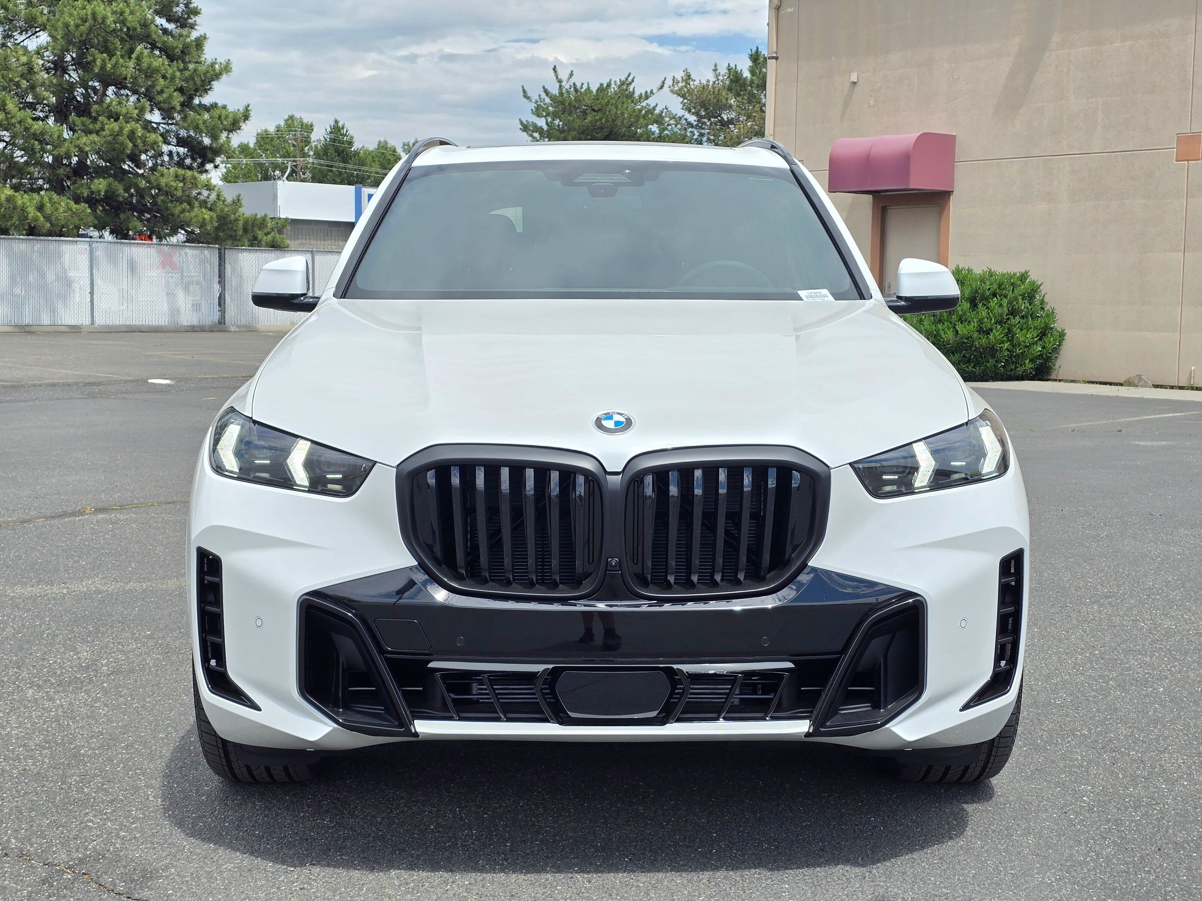 New 2026 BMW X5 xDrive40i w/ M Sport Package AWD/4WD image 6