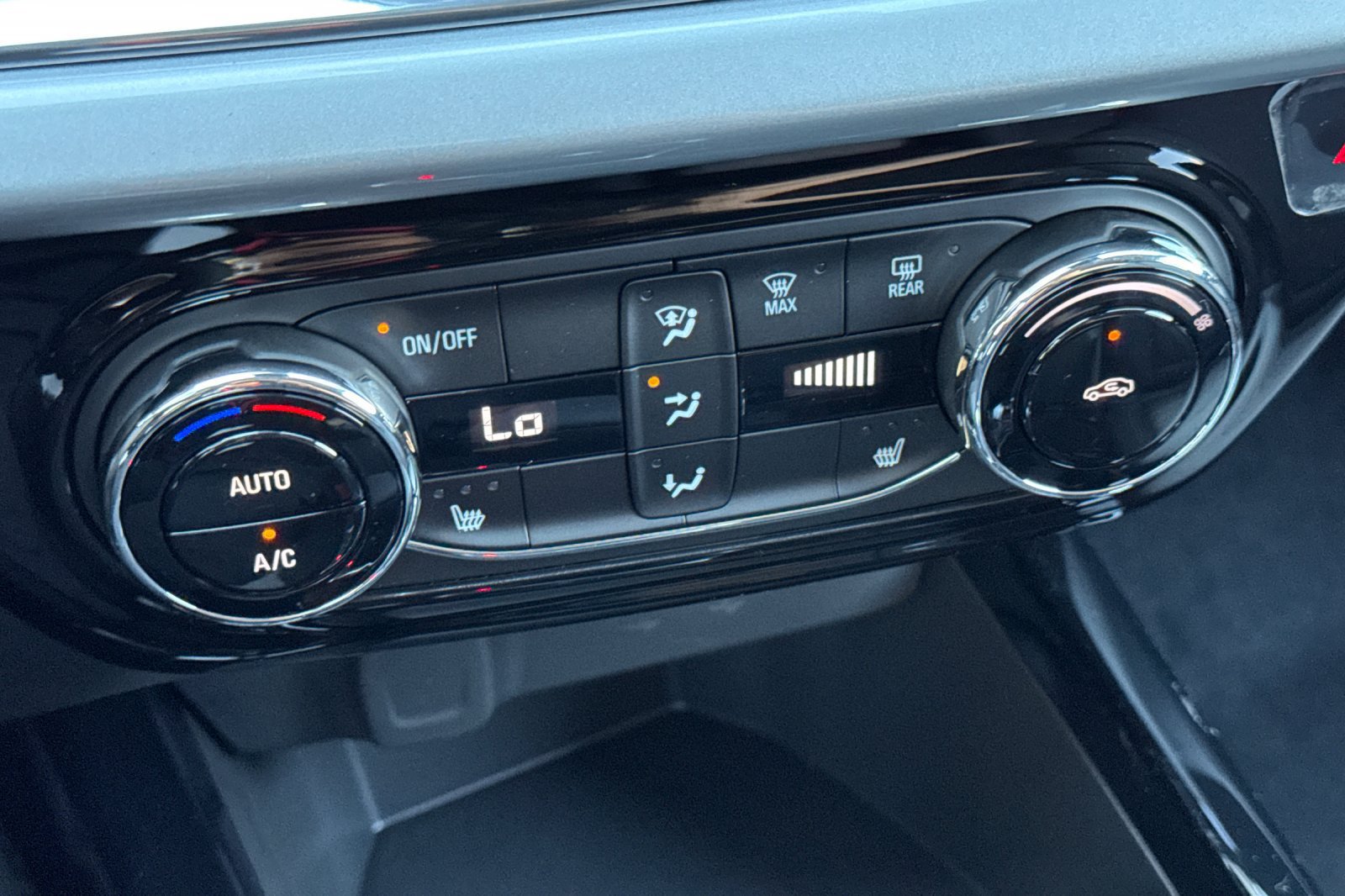 New 2026 Chevrolet Trax LT w/ LT Convenience Package FWD image 19