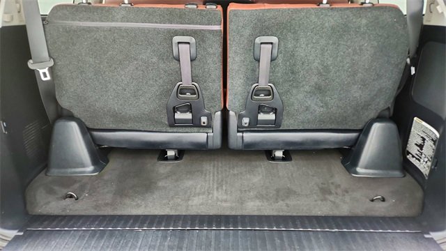 Used 2021 Lexus LX 570 4WD w/ 3rd Row & Luxury Pkg image 15