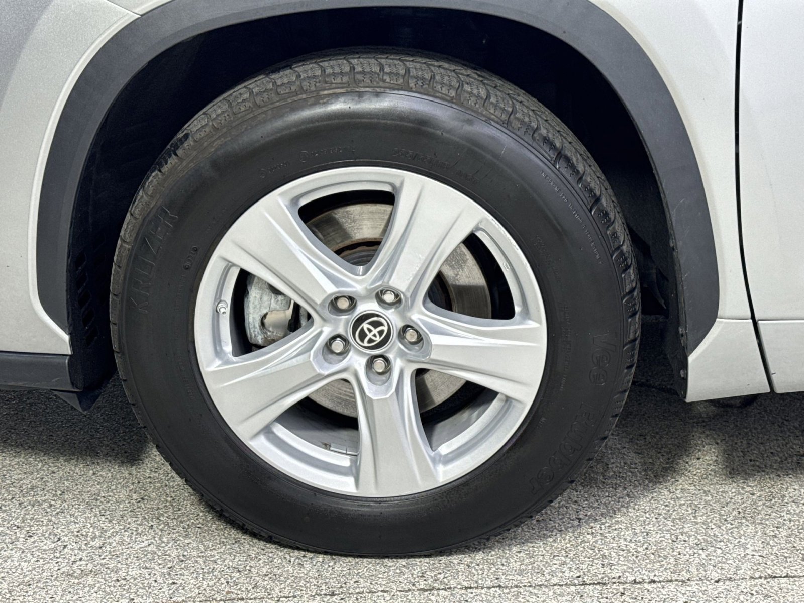 Used 2023 Toyota Highlander LE image 16