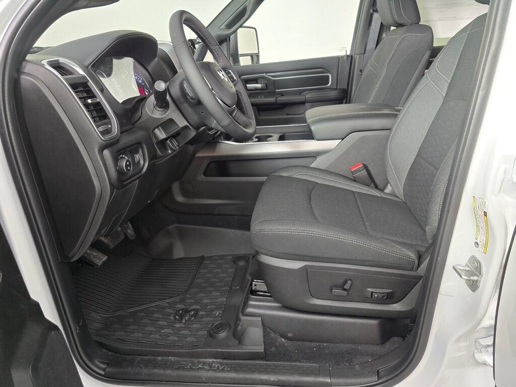 New 2026 RAM 3500 Big Horn AWD/4WD image 16