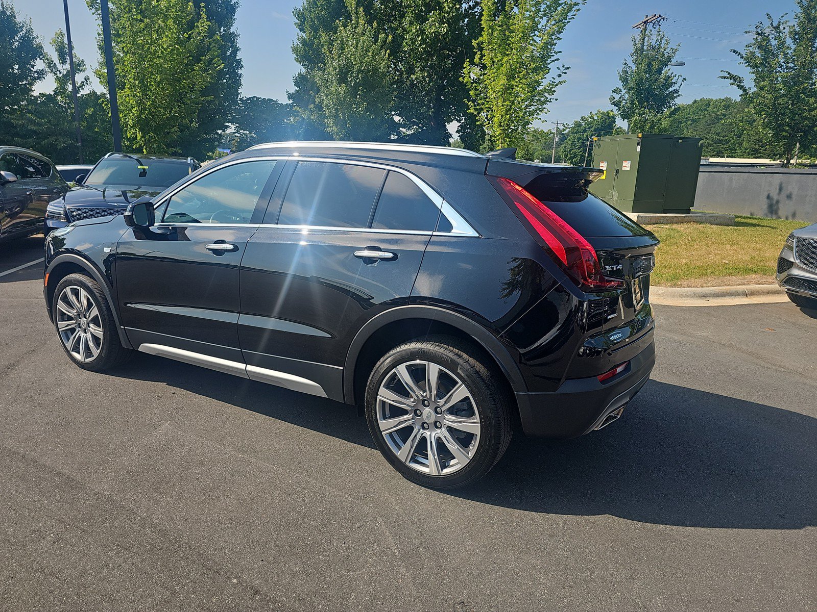 Used 2023 Cadillac XT4 Premium Luxury w/ Cold Weather Package AWD/4WD image 6