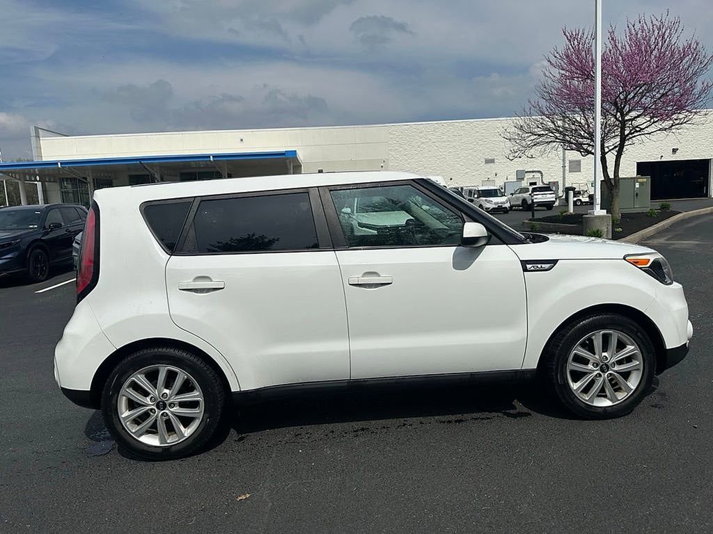 Used 2018 Kia Soul + image 3