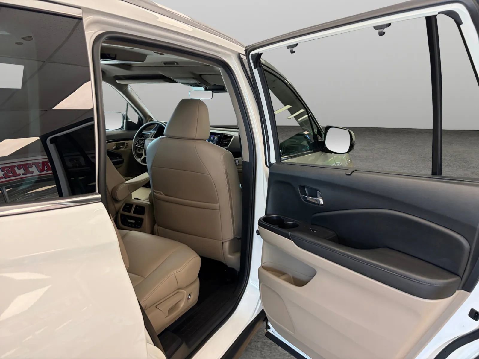 Used 2021 Honda Pilot Touring image 18