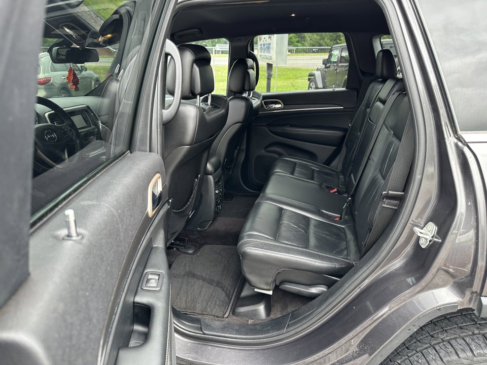Used 2016 Jeep Grand Cherokee Limited image 16