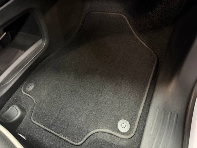 Used 2025 Chrysler Pacifica Limited AWD/4WD image 35