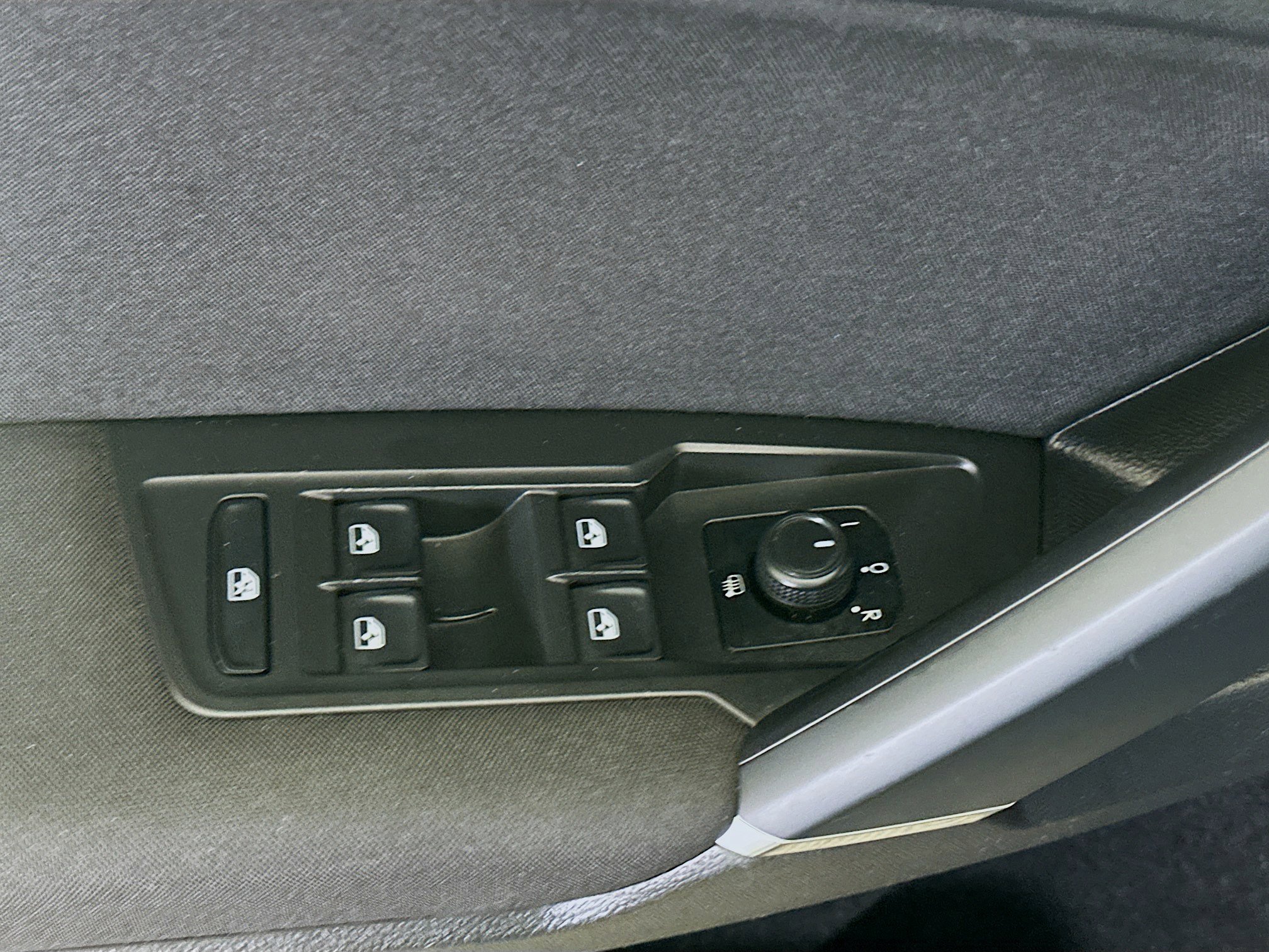 Used 2020 Volkswagen Tiguan S image 15