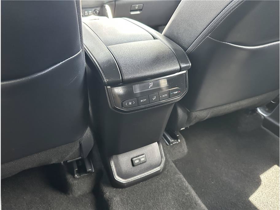 Used 2025 Toyota Highlander XSE AWD/4WD image 18