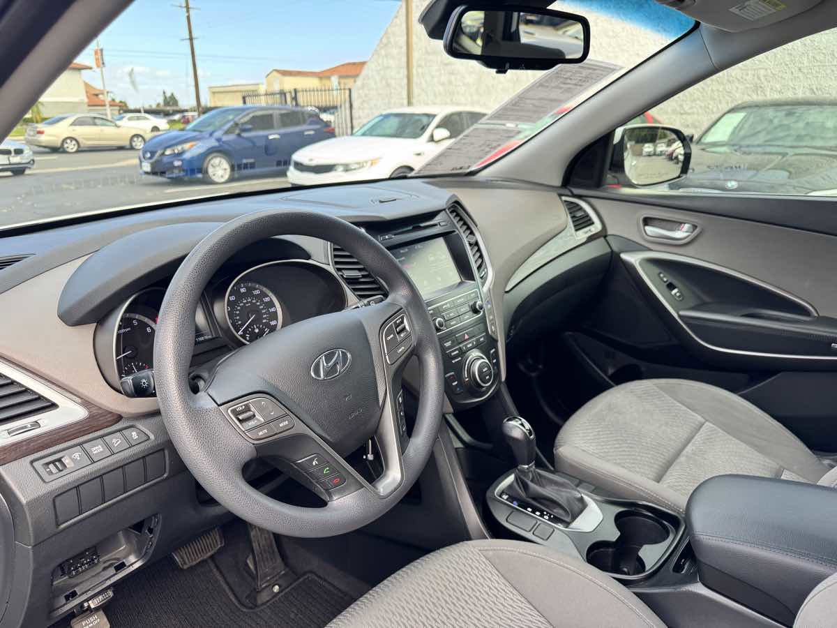 Used 2017 Hyundai Santa Fe SE w/ Cargo Package FWD image 34