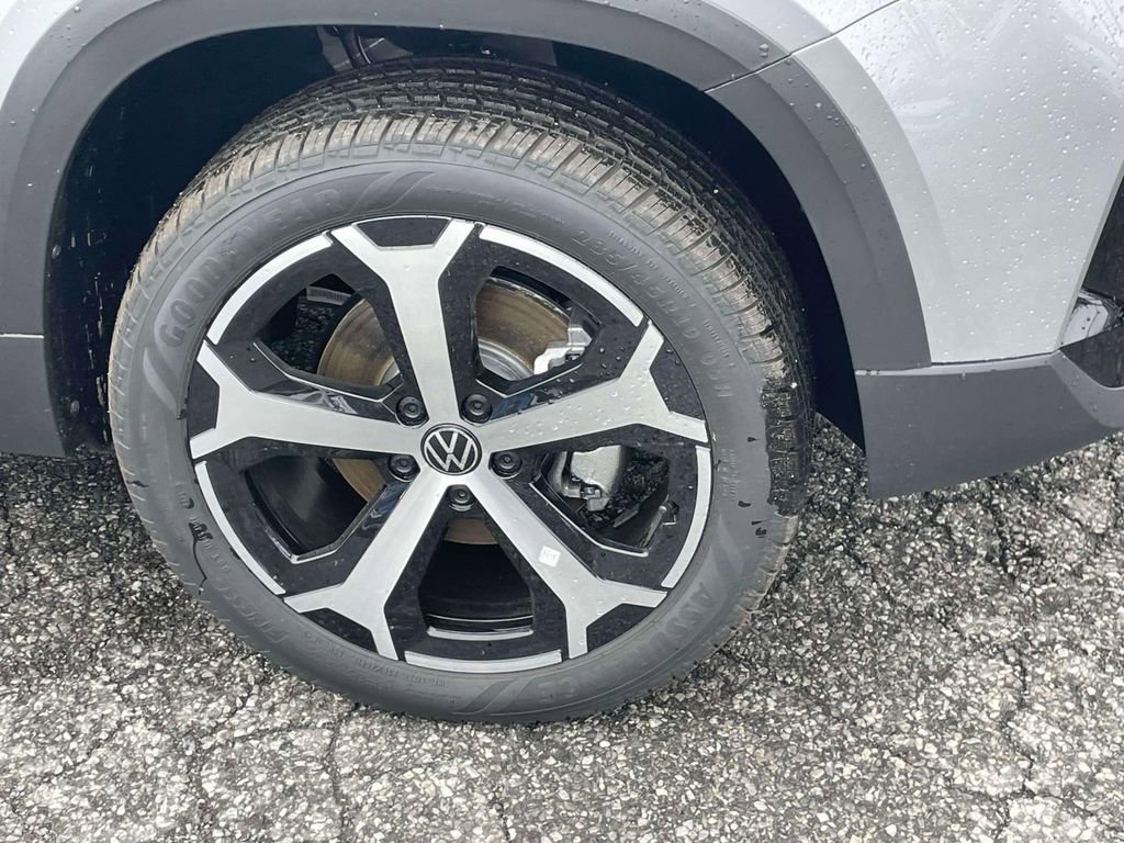 New 2026 Volkswagen Taos SEL AWD/4WD image 9