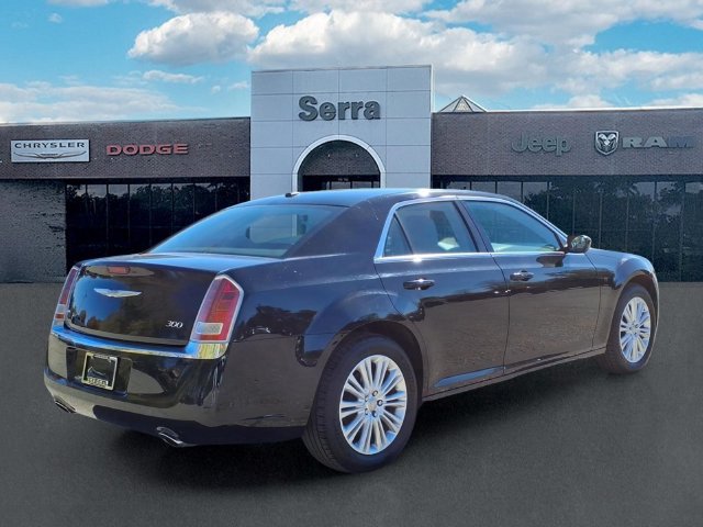 Used 2014 Chrysler 300 AWD w/ Driver Convenience Group image 7