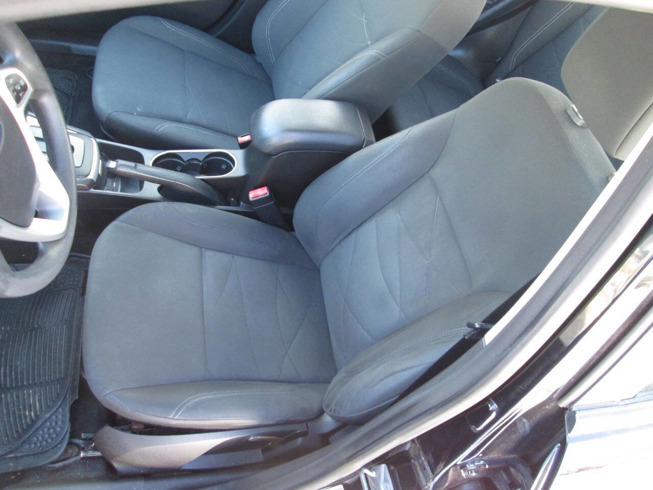 Used 2017 Ford Fiesta SE image 23