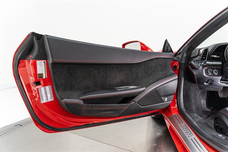 Used 2012 Ferrari 458 Spider RWD image 76