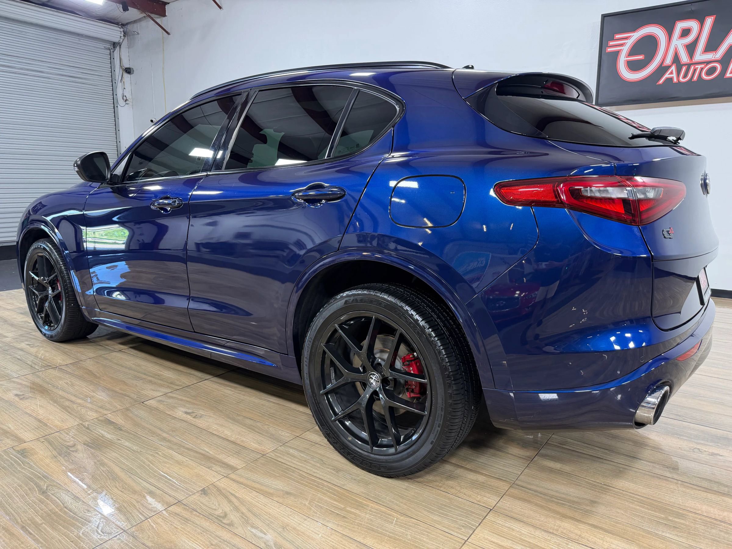 Used 2021 Alfa Romeo Stelvio Ti w/ Nero Edizione image 8