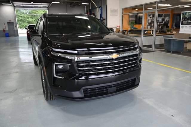 New 2027 Chevrolet Traverse LT w/ LPO, Floor Liner Package FWD image 3