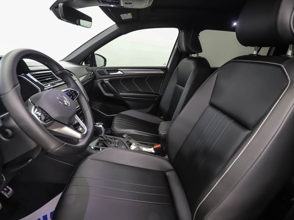 Used 2024 Volkswagen Tiguan SE R-Line image 11