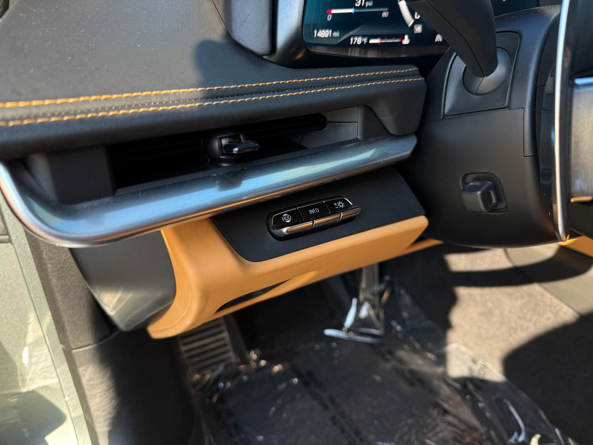 Used 2023 Chevrolet Corvette Stingray Premium Conv w/ Z51 Performance Package RWD image 21