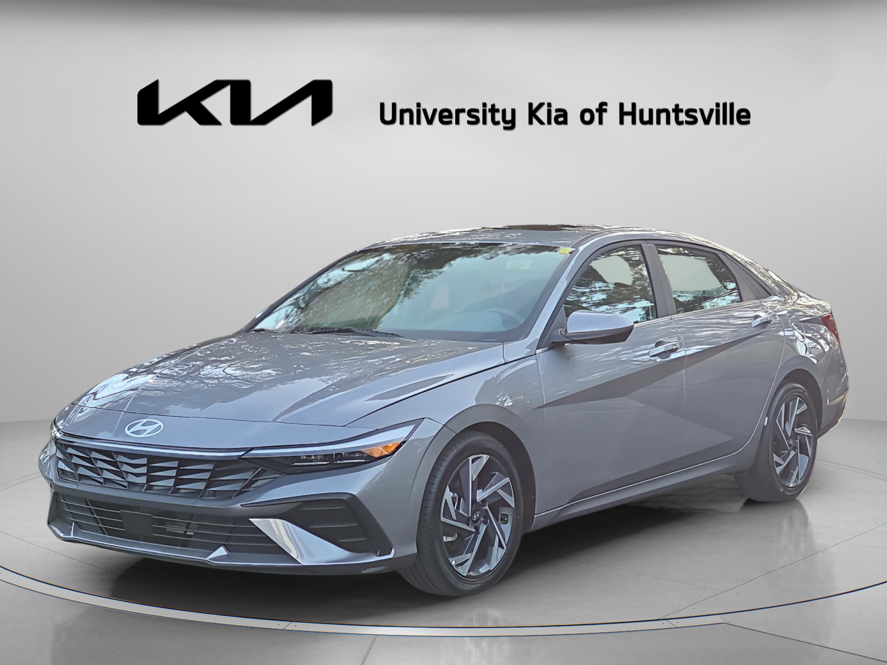 Used 2025 Hyundai Elantra SEL image 3