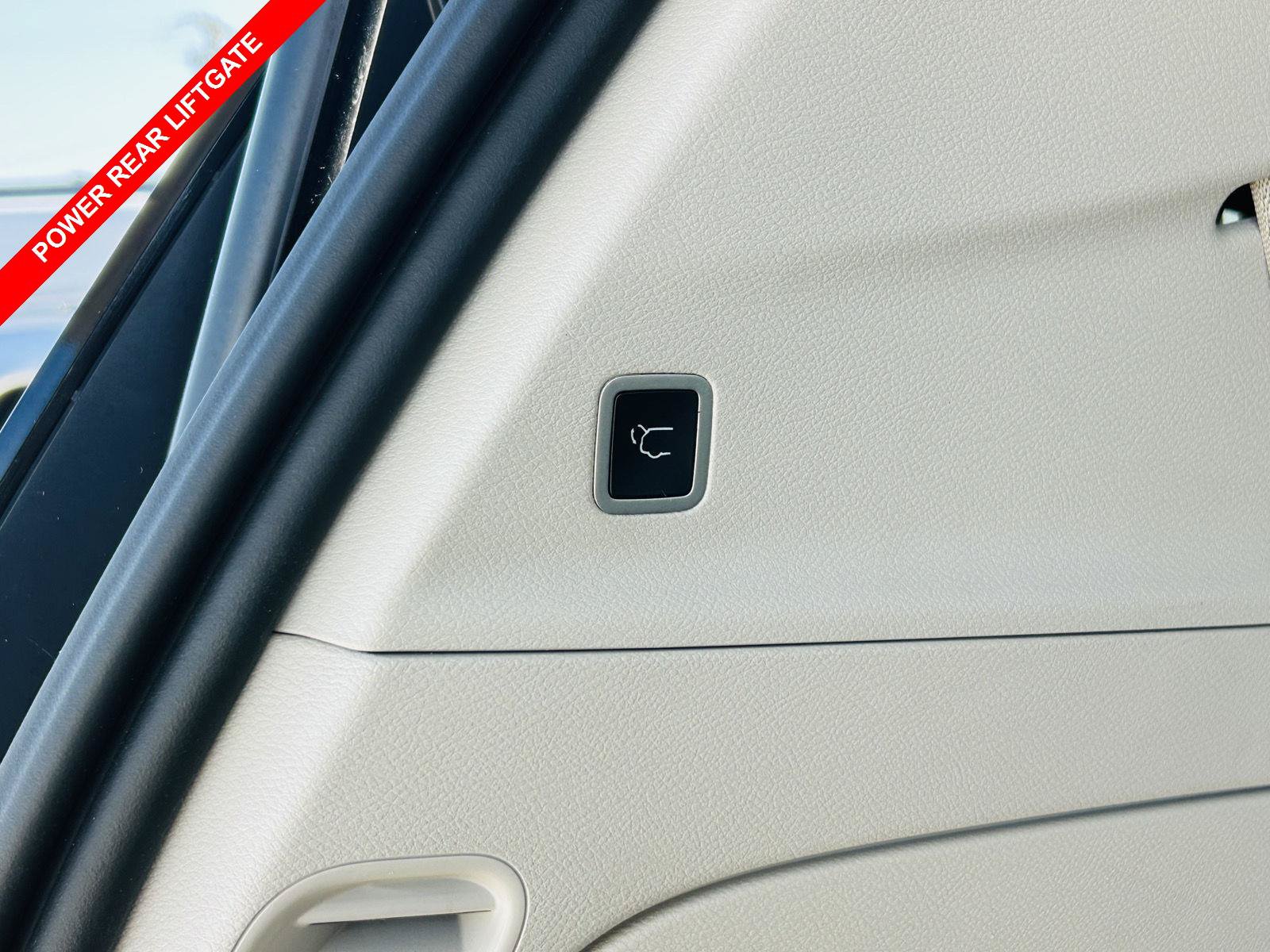 Used 2023 Chrysler Pacifica Touring-L FWD image 11