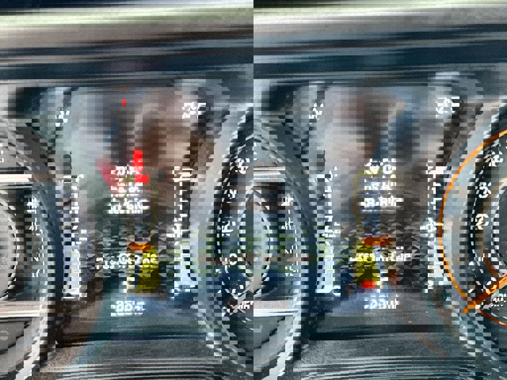 Used 2025 Jeep Wrangler Sahara image 18