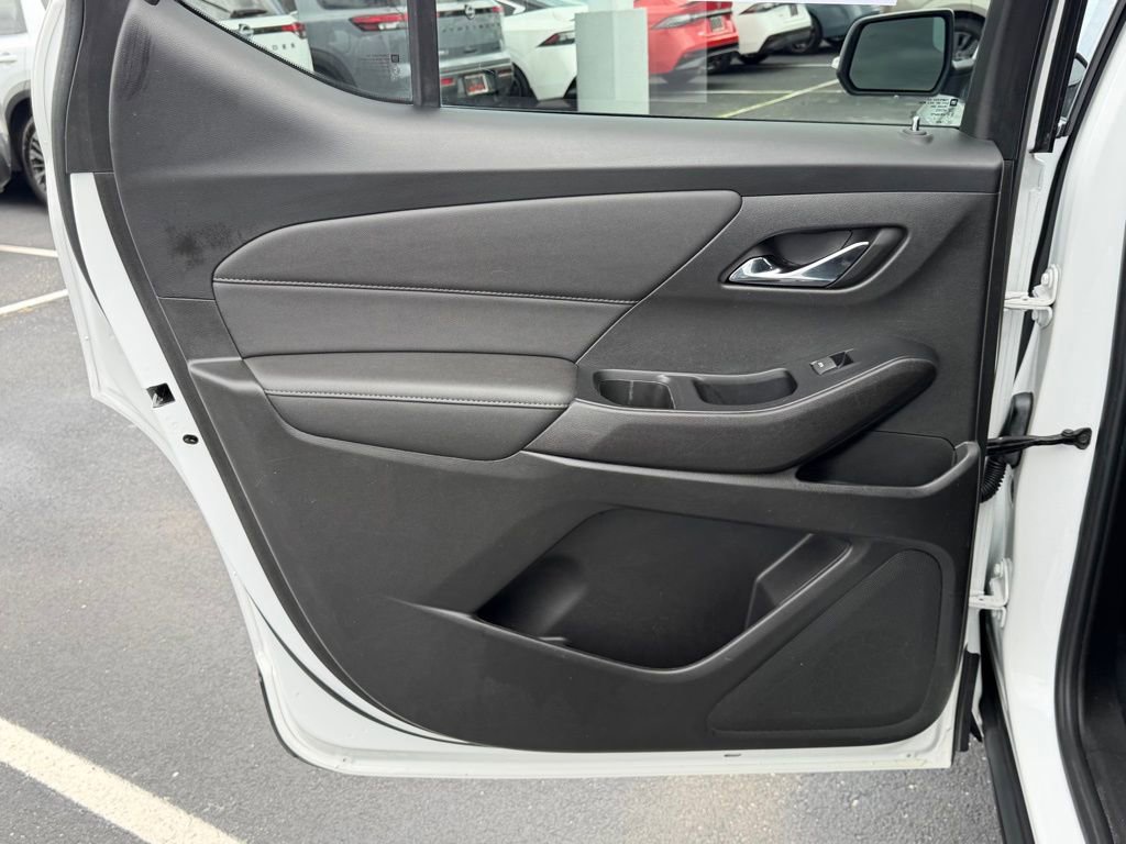 Used 2023 Chevrolet Traverse LT FWD image 17
