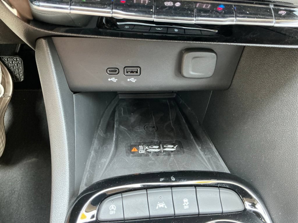 Used 2026 Buick Encore GX Avenir w/ Avenir Technology Package FWD image 30