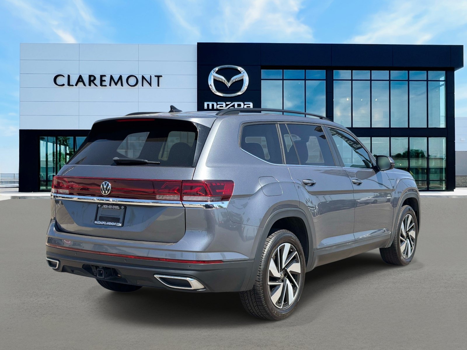 Used 2025 Volkswagen Atlas SE FWD image 5