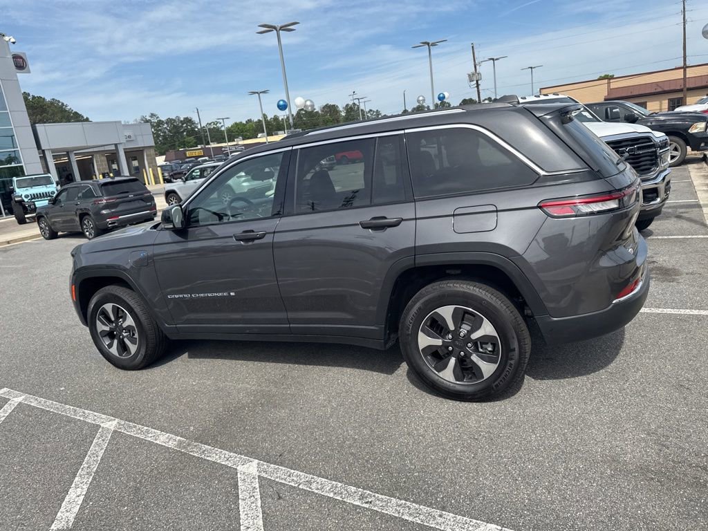 Used 2023 Jeep Grand Cherokee 4WD 4xe image 12